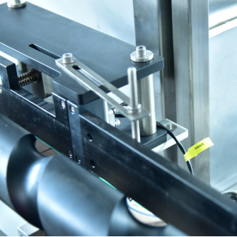6500 BPH Rotary Type Machine automatique de couvercle FX-8AH 80ml-1000ml Avec 8 têtes de couvercle