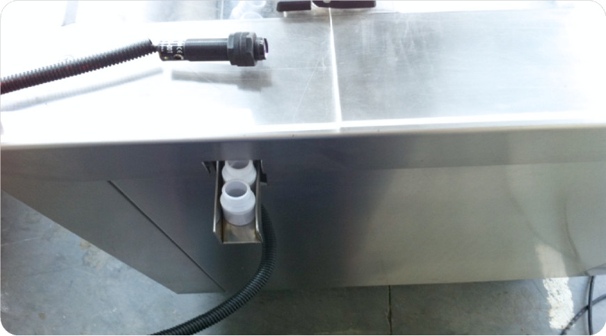 Machine de déchiffrement de bouteilles robotisée LP-120 Commutateur rapide de taille de bouteille 20-100 ml pour une ligne de remplissage de bouteilles de 20 ml à 100 ml