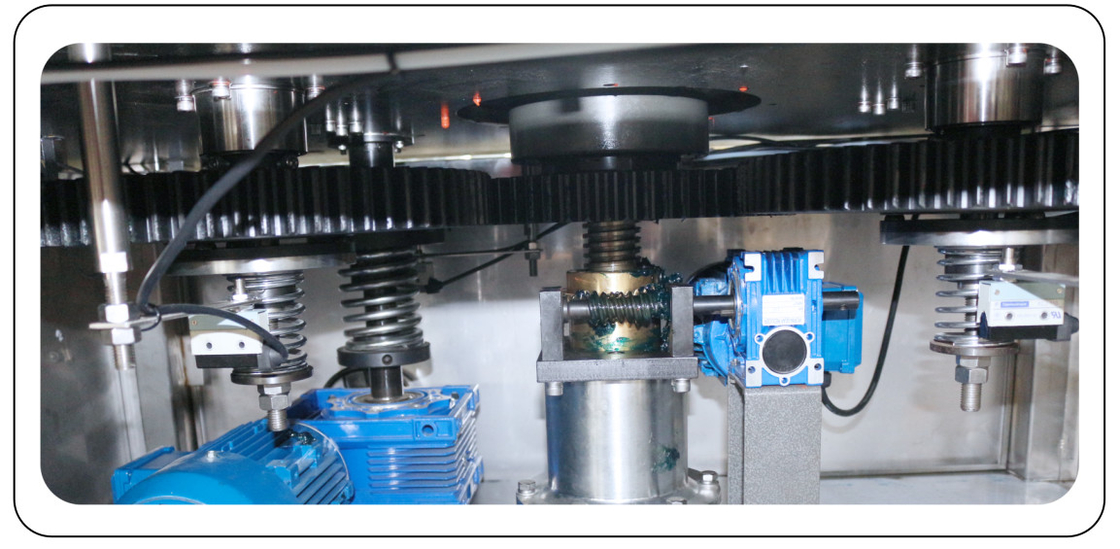 Machine de capotage automatique à vis à rotation contrôlée par PLC 6 têtes 50ML-1000ML Max 7500 BPH