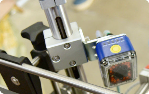 Appareil de remplissage automatique de liquides offrant une grande précision, capable de traiter divers types de liquides pour l'emballage