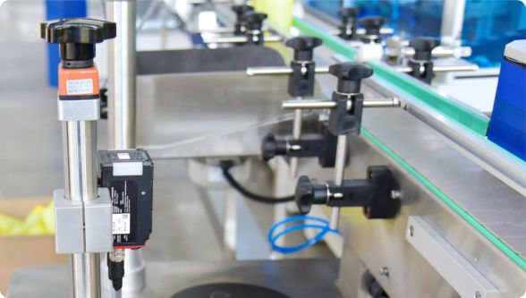 Machine de distribution de liquide à buse de remplissage multiple personnalisée Conçue pour une intégration transparente dans les systèmes de production automatisés