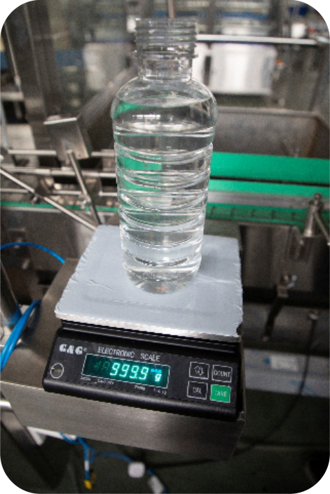 Machine de remplissage à micro-ordinateur contrôlée par PLC avec rétroaction de poids à échelle électrique et cadre en acier inoxydable 304
