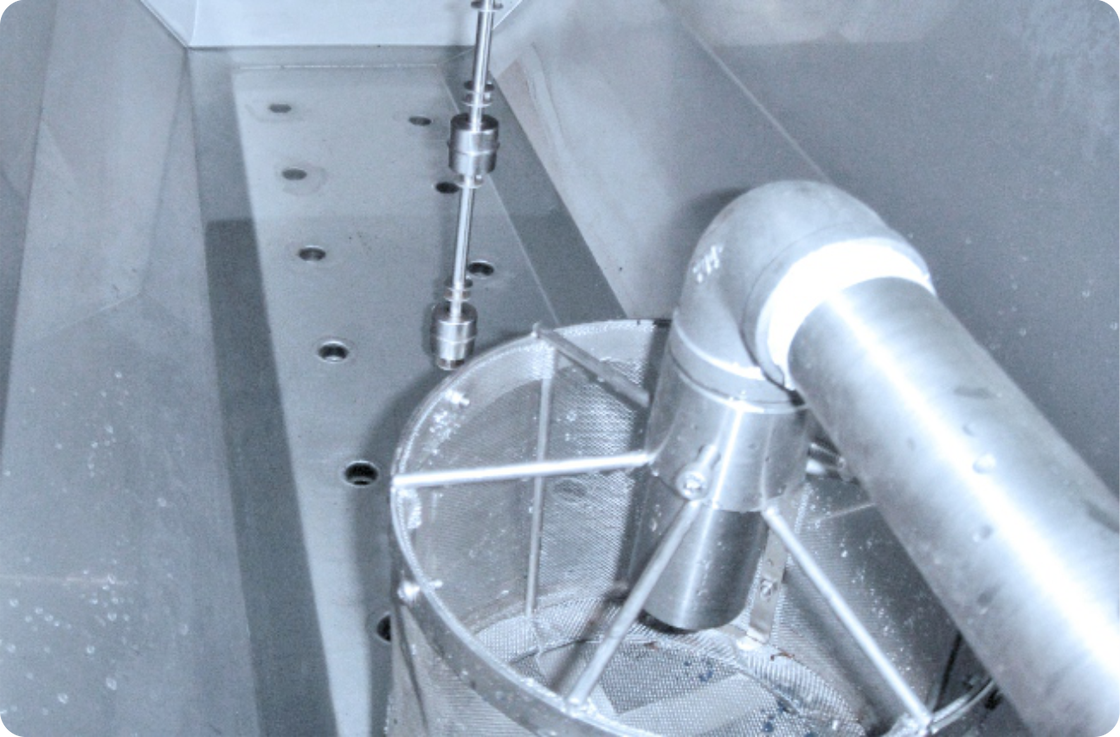 Machine de remplissage à micro-ordinateur contrôlée par PLC avec rétroaction de poids à échelle électrique et cadre en acier inoxydable 304