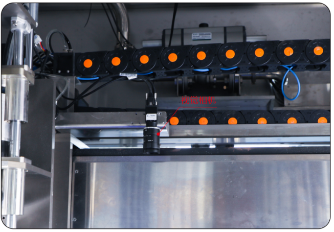 Machine de remplissage de pesticides avec positionnement visuel pour le remplissage et le couvercle précis de divers récipients liquides